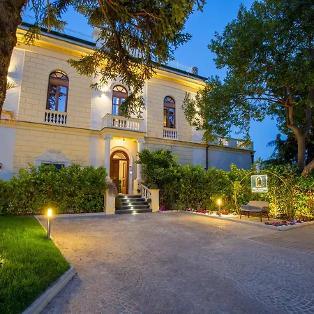 Cipriano - Relais Di Charm فندق مبيت وإفطار نابولي
