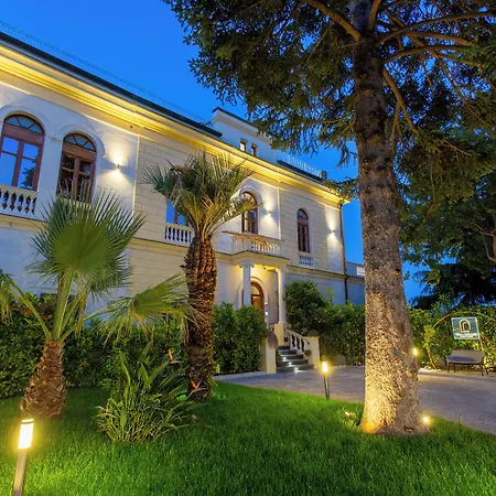 فندق مبيت وإفطار Cipriano - Relais Di Charm نابولي